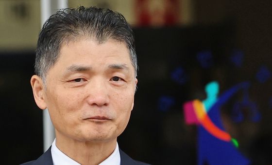 미소짓는 김범수 카카오 창업자