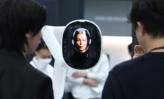 AI 로봇과 소통하는 시대