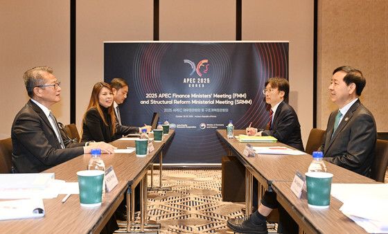 구윤철 부총리, 폴 찬 홍콩 재정사장 면담