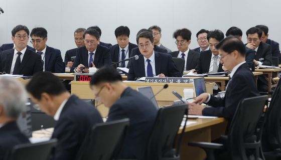 [국감] 의원 질의에 답하는 김동연 경기도지사