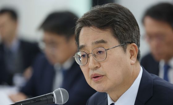 [국감] 의원 질의에 답하는 김동연 경기도지사