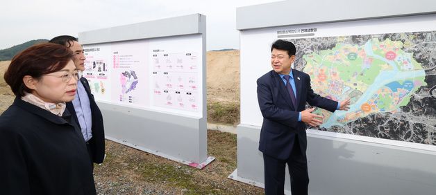 [국감]국회세종의사당 건립에 여·야 힘을 모으는 복기왕 의원과 김정재 의원