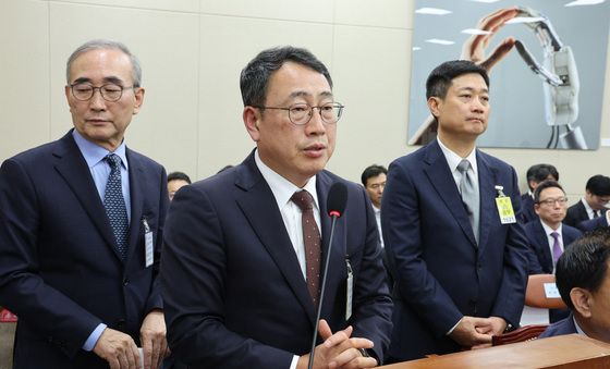 [국감]답변하는 통신3사 대표들