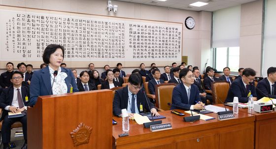 [국감] 증언대 선 정유미 전 창원지검장