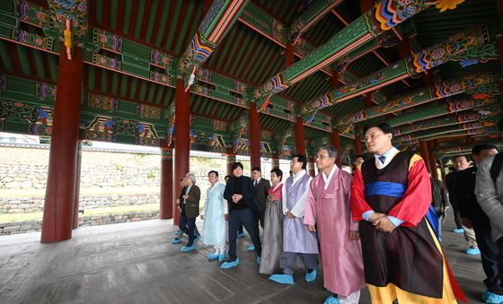 여수 진남관 살펴보는 국가유산청장