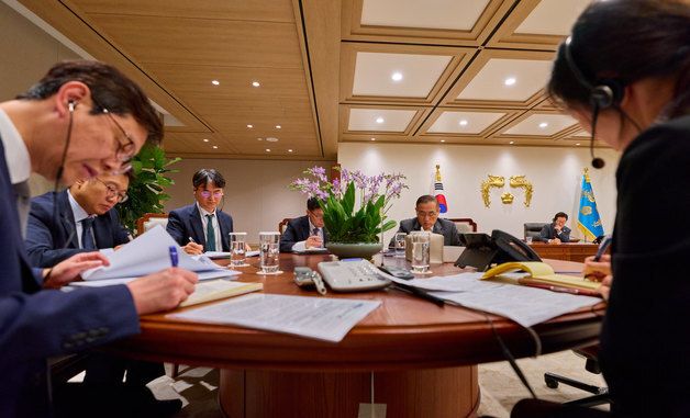 이집트 대통령과 전화통화 하는 이재명 대통령