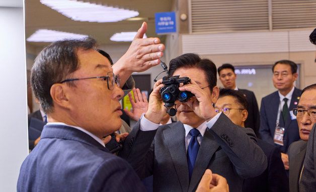 이재명 대통령 '서울 ADEX 2025 방문'