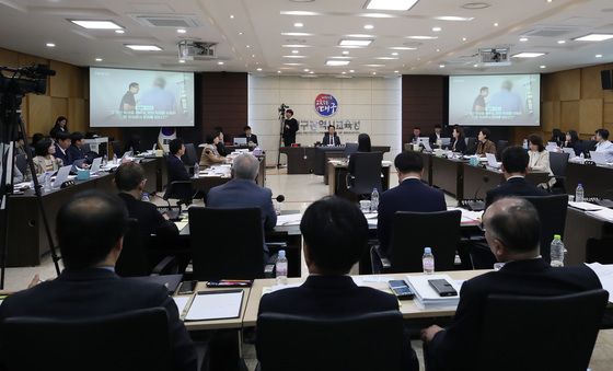 [국감] 강원대, 시각장애인 안내견 강의실 출입금지?