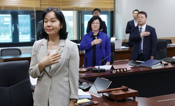 국민의례하는 송경희 개인정보보호위원장