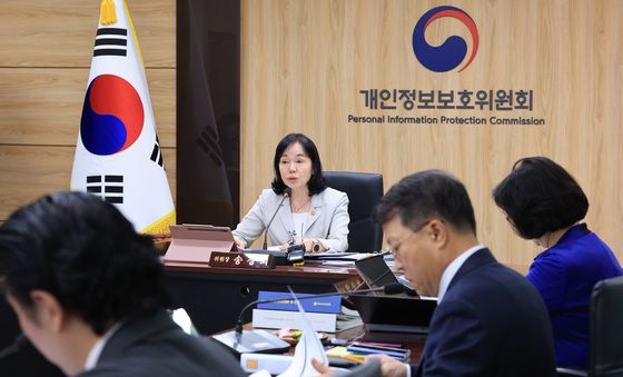 송경희 위원장, 개인정보보호위원회 전체회의 주재
