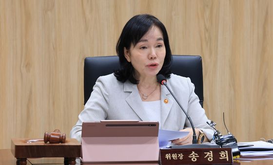 발언하는 송경희 개인정보보호위원장