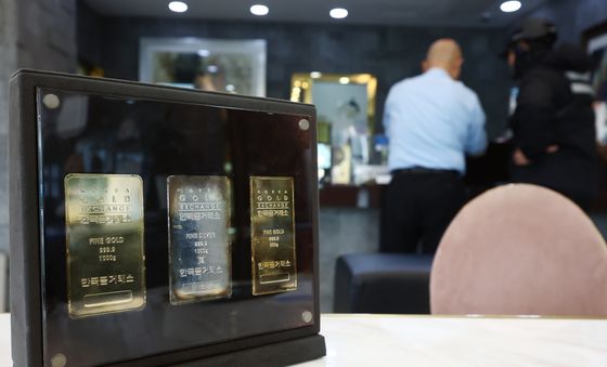 금값 12년 만의 최대 낙폭