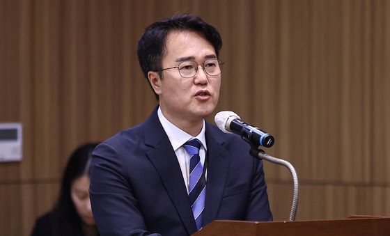 [국감]의원 질의에 답하는 남석현 캄보디아 경찰영사