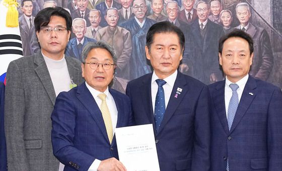 광주 미래산업 비상회의 대표단, 정청래 민주당 대표에 성명서 전달