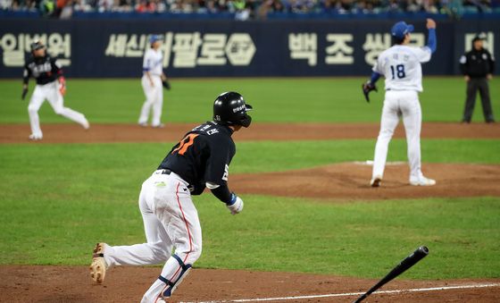 문현빈 'LG 보고있나?'