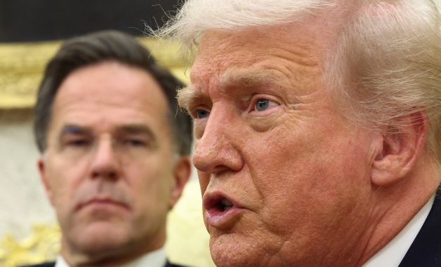 [포토]나토 사무총장과 회담 중 발언하는 트럼프