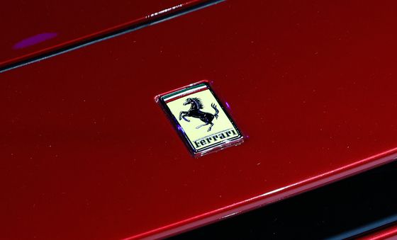 선명한 페라리 로고