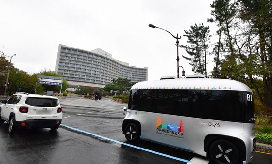 APEC 정상회의장으로 달리는 자율주행버스