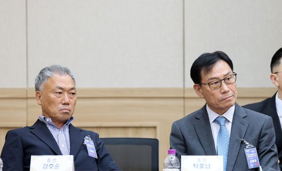 [국감]해군본부 국정감사 증인 출석한 강호순-탁흥남 대표