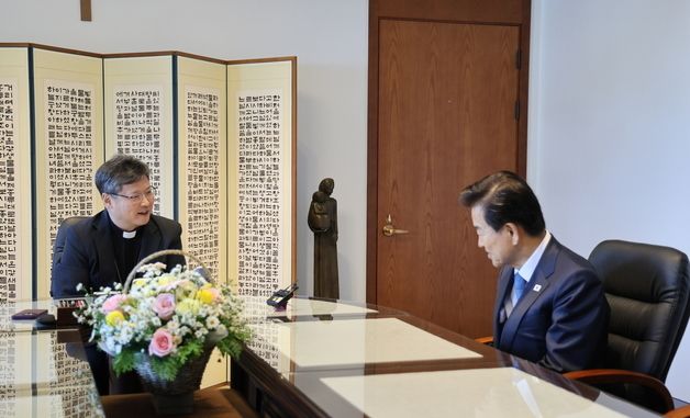 정동영 장관, 정순택 서울대교구 대주교 예방