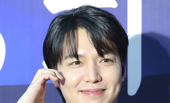 이민호, 달콤한 보조개 미소