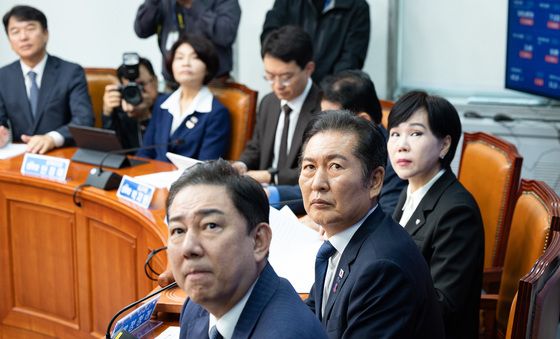 명태균·오세훈 국감 답변 지켜보는 민주당 지도부