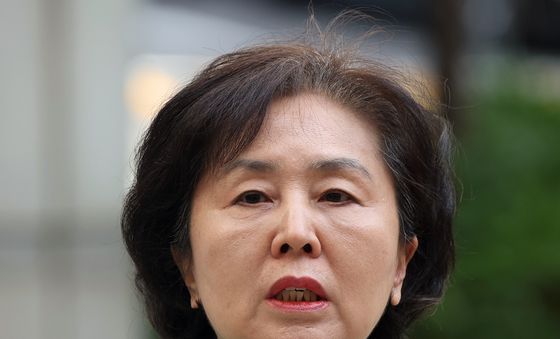 답변하는 김영선 전 의원