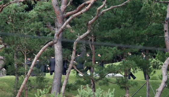 이건희 선대회장 5주기 추도식 찾은 전·현직 사장단