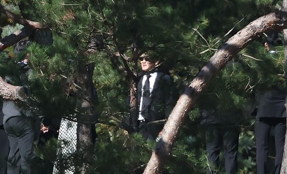 고 이건희 삼성 선대회장 선영 찾은 이재용