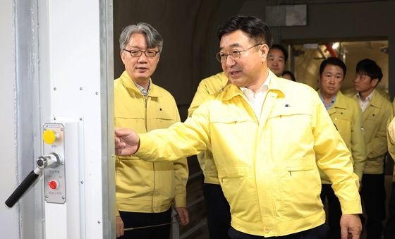 행안부 장관, 국가정보자원관리원 공주센터 방문