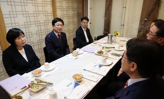 교육부 장관, 한국전문대학교육협의회와 간담회