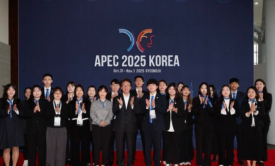 APEC 의전관 격려 나선 김민석 국무총리