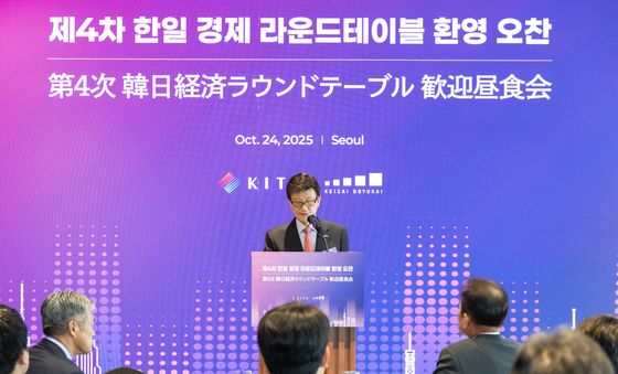 인사말하는 윤진식 무협 회장