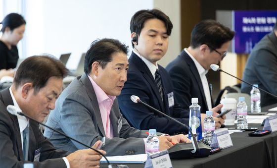 발언하는 조현준 한일교류특별위원회 위원장