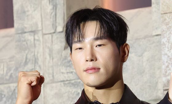 윤성빈, 상남자의 근육질 팔뚝