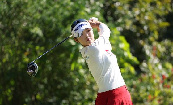 티샷 치는 이예원