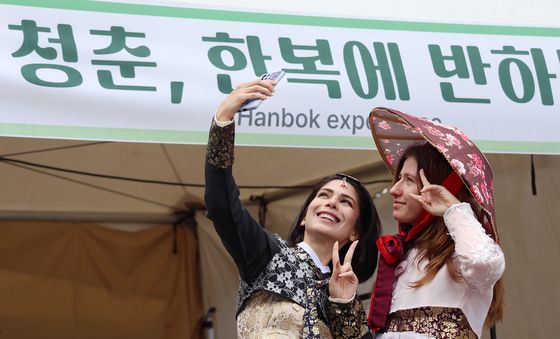 세계인이 즐긴 부산 동래의 가을 축제