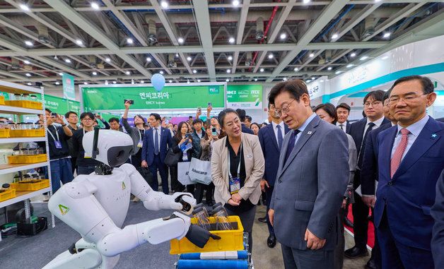 미래혁신기술박람회 찾은 이재명 대통령