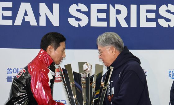 염경엽·김경문 감독 '좋은 경기 합시다'