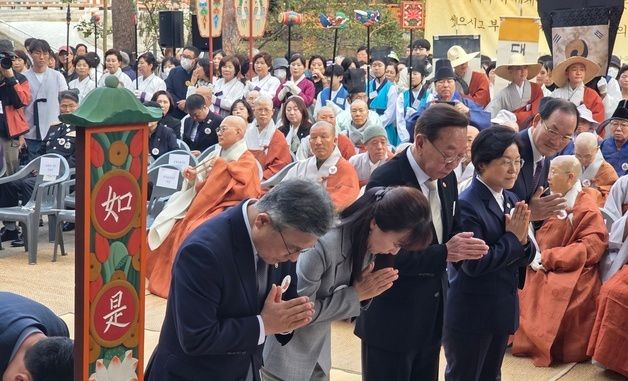 진관사 수륙재 시련의식 봉행하는 허민 국가유산청장