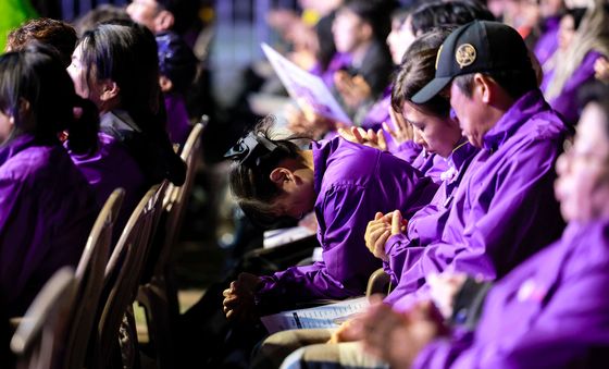 슬퍼하는 유가족