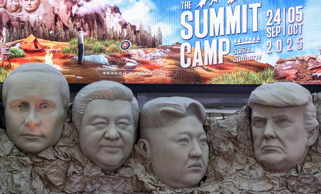 [포토]美 러시모어 산 본뜬 트럼프·김정은·시진핑·푸틴 캐리커처