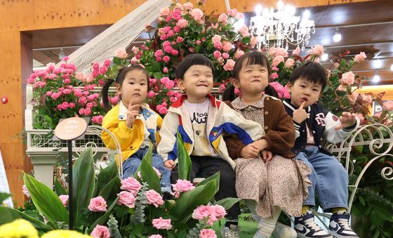 장미·국화 수놓은 영흥수목원