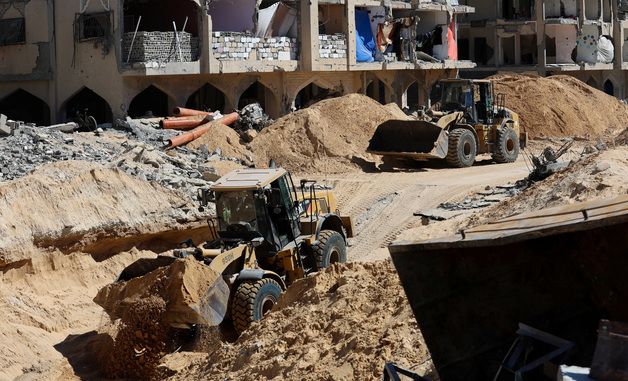 [포토] 이스라엘, 인질 시신 수색에 중장비 투입