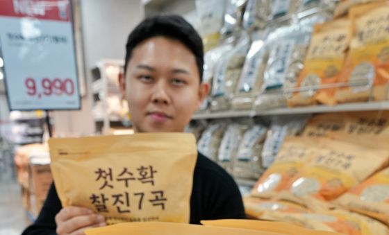 롯데마트·슈퍼, 7가지 곡물 담은 '첫수확 찰진7곡' 출시