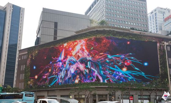 시민 발길 잡는 명동 도심 속 3D 아나모픽 미디어아트