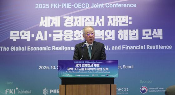 인사말하는 류진 한경협 회장