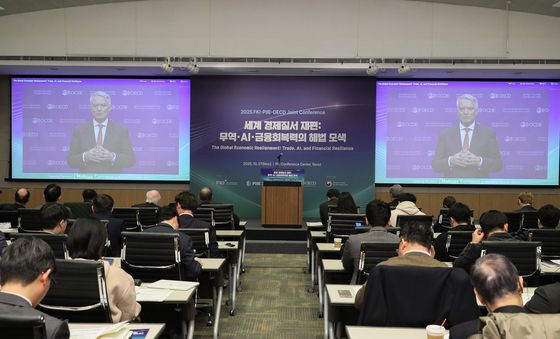 인사말하는 마티아스 코르만 OECD 사무총장