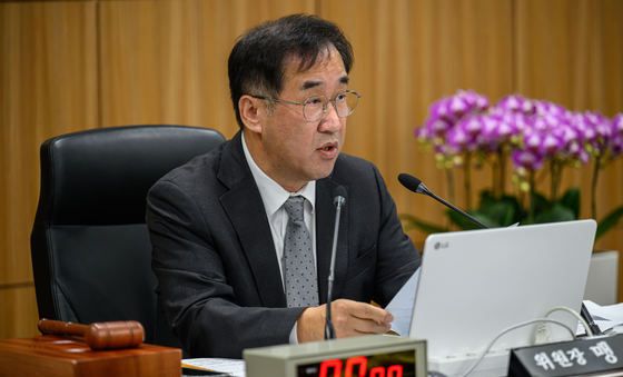 [국감]발언하는 맹성규 국토교통위원장