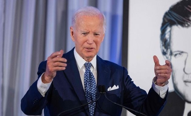 [포토] '나 아직 건재해'…케네디 연구소에서 연설하는 바이든